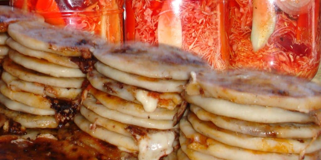 gastronomia-centroamerica-el-salvador-pupusas